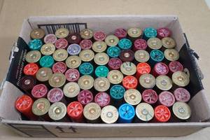 lot 133 image: 72 Assorted 12 Gauge Shotshells - Some Reloads