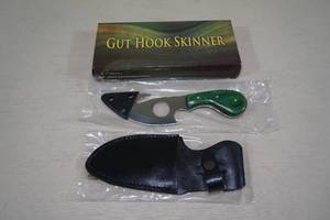 lot 146 image: NEW Gut Hook Skinner Fixed Blade Knife