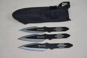 lot 149 image: Set of Tomahawk Throwing Knives