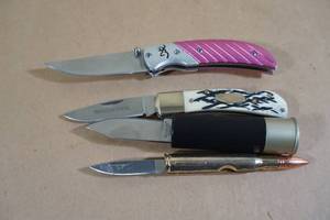 lot 154 image: Assorted Pocket Knives - Bullet Casing, Shotgun Shell, Browning, Winchester