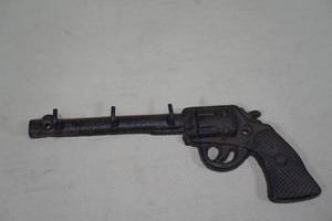 lot 162 image: Cast Iron Revolver Wall Hanging Key Hook