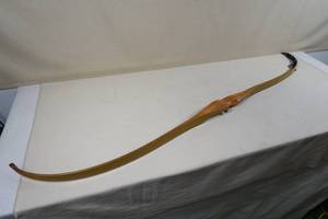 lot 178 image: Vintage Gordon Laminated Recurve Bow - San Diego