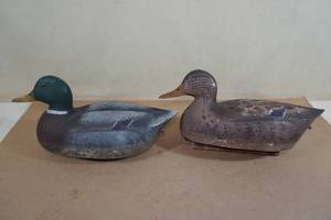 lot 187 image: Vintage Neumann and Bennetts Plasti-Duk Decoys