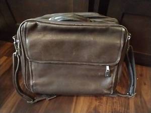 lot 8 image: Canyon Outback Leather Laptop Bag