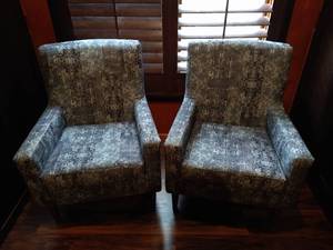 lot 9 image: (2) Occasional Chairs
