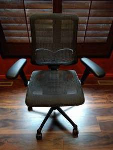 lot 17 image: Nice Office Chair