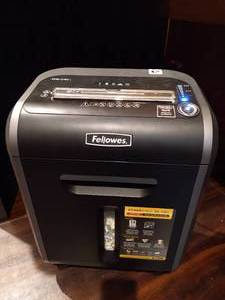 lot 19 image: Fellowes DS-14Ci Paper Shredder