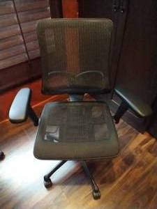 lot 22 image: Nice Office Chair