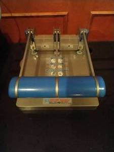 lot 24 image: Carl Industrial 3-Hole Punch