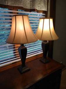 lot 26 image: (2) Nice Lamps