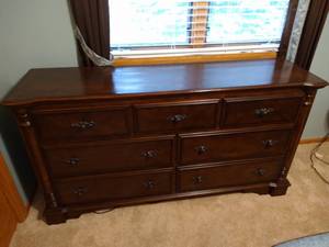 lot 27 image: Nice Dresser