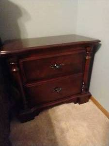 lot 28 image: Nightstand