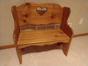 lot 123 image: Small Wooden Bench