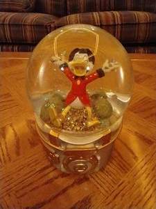 lot 128 image: Scrooge McDuck Musical Water Globe