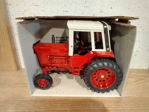lot 144 image: Ertl Die-Cast International 1586 Tractor - 116 Scale