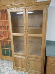 lot 241 image: 10 Gun Locking Gun Cabinet