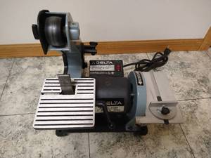 lot 242 image: Delta 1Belt5 Disc Sander