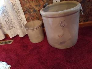 lot 33 image: #5 Red Wing Crock & Small Crock
