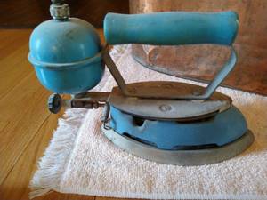 lot 43 image: Vintage Gas Iron