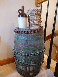 lot 47 image: Decorative Barrel, Vase & Glass Jar