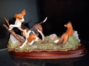 lot 51 image: Fox Hounds Figurine by Andrea by Sadek