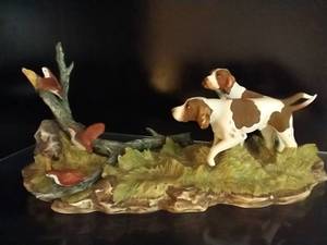 lot 52 image: Hunting Pointer Figurine by Andrea by Sadek
