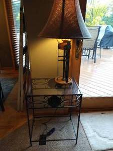 lot 64 image: Glass & Metal End Table wLamp