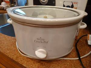 lot 80 image: Medium White Crock Pot