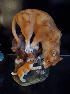 lot 89 image: Mountain Lions Figurine by Andrea by Sadek