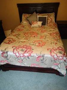 lot 151 image: Queen Bed