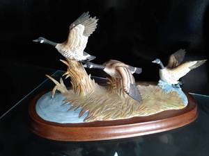 lot 158 image: Flying Canadian Geese Vintage Figurine by Andrea by Sadek