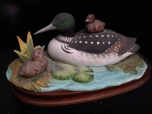 lot 161 image: Common Loon with Chicks Vintage Figurine by Andrea by Sanek