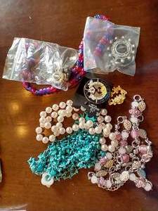 lot 164 image: Mixed Costume Jewelry & Pins