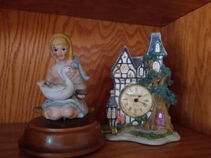 lot 179 image: Musical Figurine & Father Time Clock