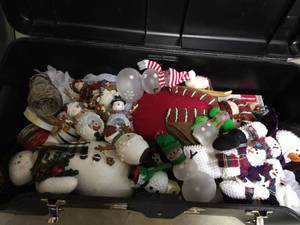 lot 196 image: Tote of Snowmen