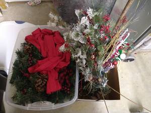 lot 197 image: Tote of Christmas Wreaths & Lights