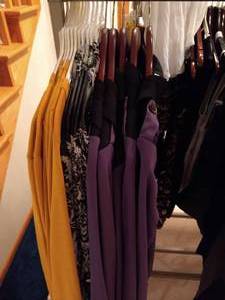lot 200 image: Womens Tops