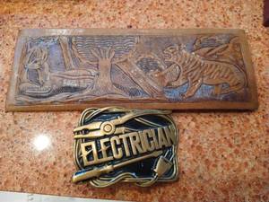 lot 208 image: Hand Made Leather Wallet & Metal Belt Buckle