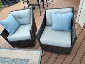lot 238 image: Patio Chairs