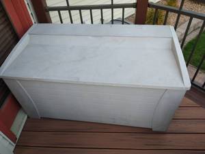 lot 239 image: Suncast Plastic Chest