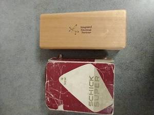 lot 258 image: Vintage Shaver & Nice Pen Set