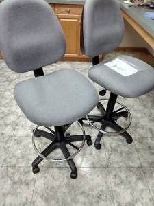 lot 271 image: (2) Commercial Drafting Chairs