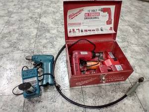 lot 272 image: (2) Cordless Drills - MilwaukeeMakita