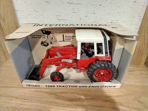 lot 274 image: Ertl Die-Cast International 1586 Tractor - 116 Scale