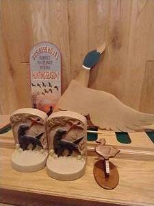 lot 277 image: Hunting Themed Decor Lot