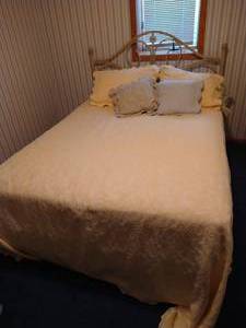 lot 285 image: Queen Bed