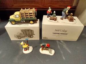 lot 293 image: Dept 56 Snow Village - Figures & Delivery Truck