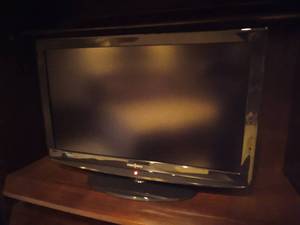 lot 305 image: Insignia 32 TV
