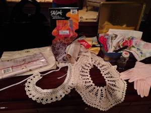 lot 307 image: Vintage Scarves, Purses, Etc.