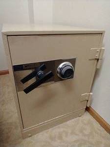 lot 313 image: Meilink Safe